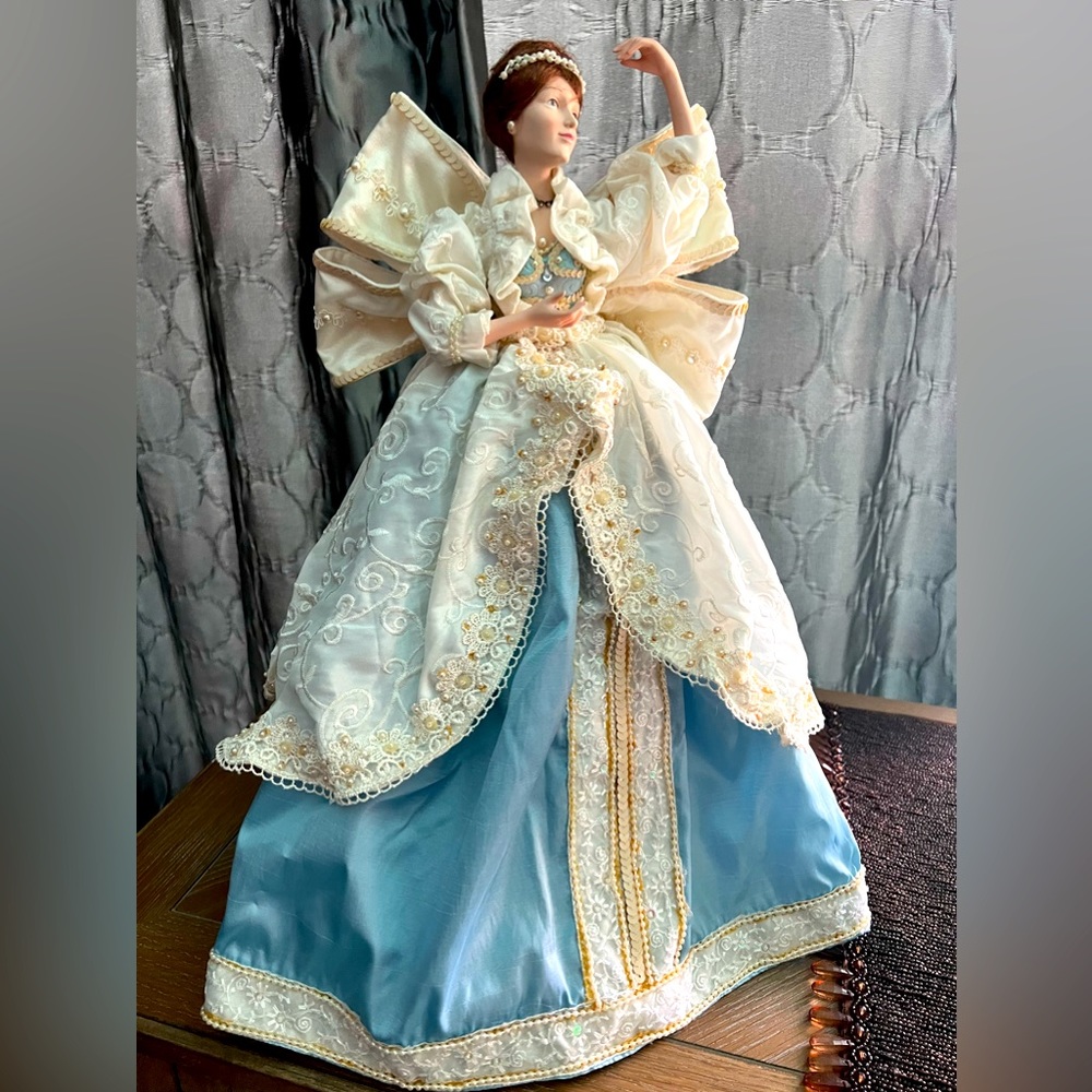 Elegant Tree Topper